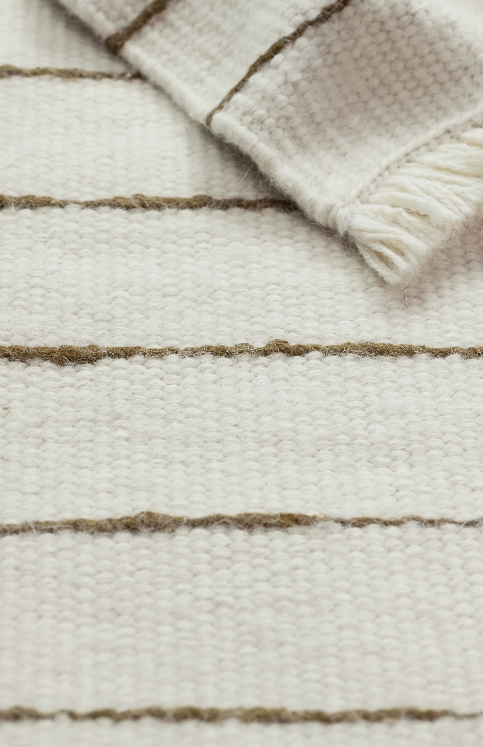 Lines – Cognac Natural White